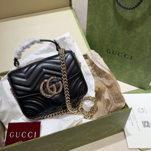حقيبة Gucci مارمونت بيد علوية وسلسلة باللون الأسود 811238
