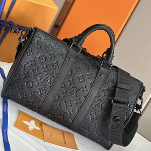 حقيبة Louis Vuitton Keepall 35 بتصميم مونوجرام بلون إكليبس الأسود